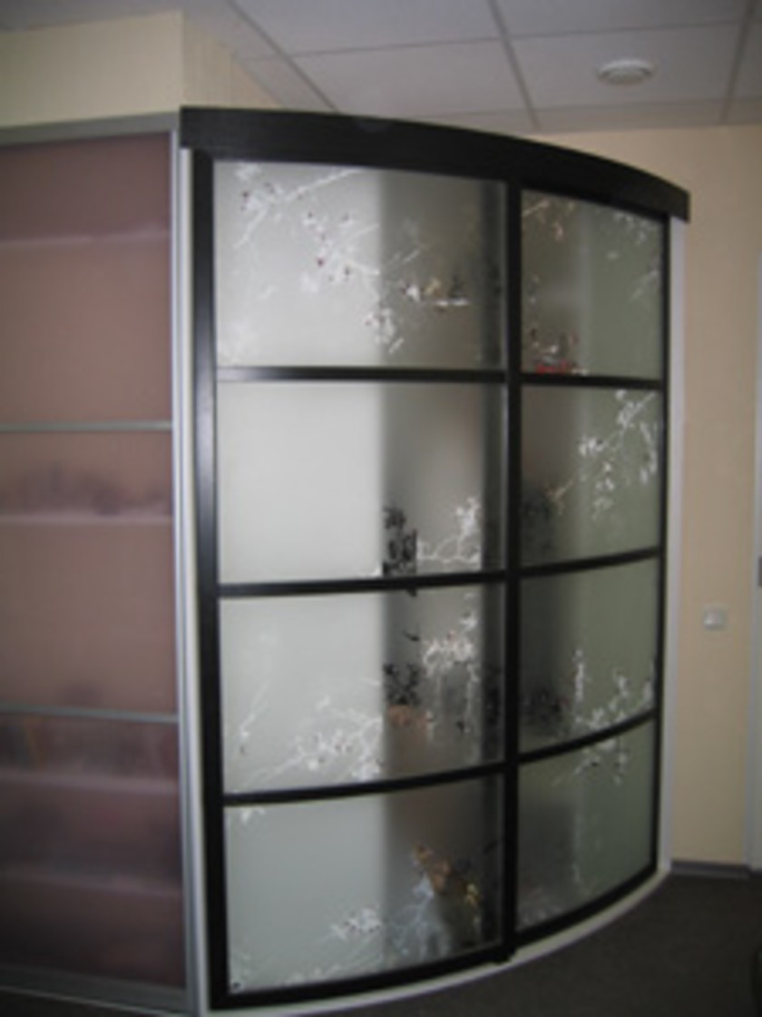 Шкаф купе радиусный с рисунком на стекле Альметьевск